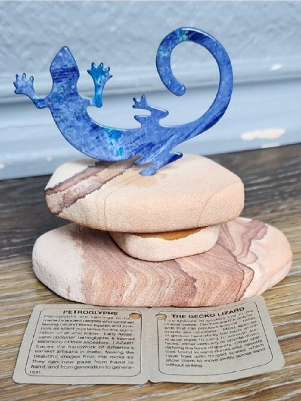 Lazart Blue Purple Metal Gecko Lizard on Brown Tan Rocks